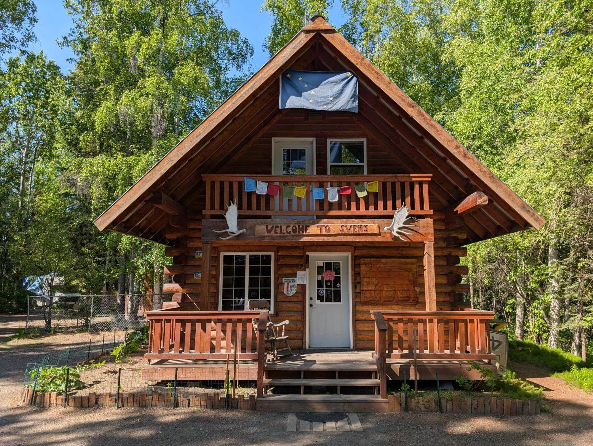 Sven'S Basecamp Hostel Fairbanks Exterior photo
